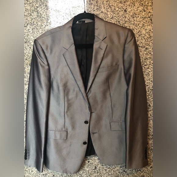 **Le Château Grey/Silver Suit Jacket and Vest Set** - Picture 3 of 4